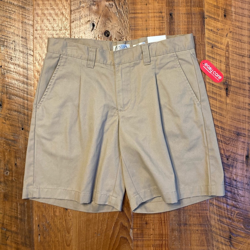NWT Austin Clothing Co Pleated Khaki Shorts, Size 8